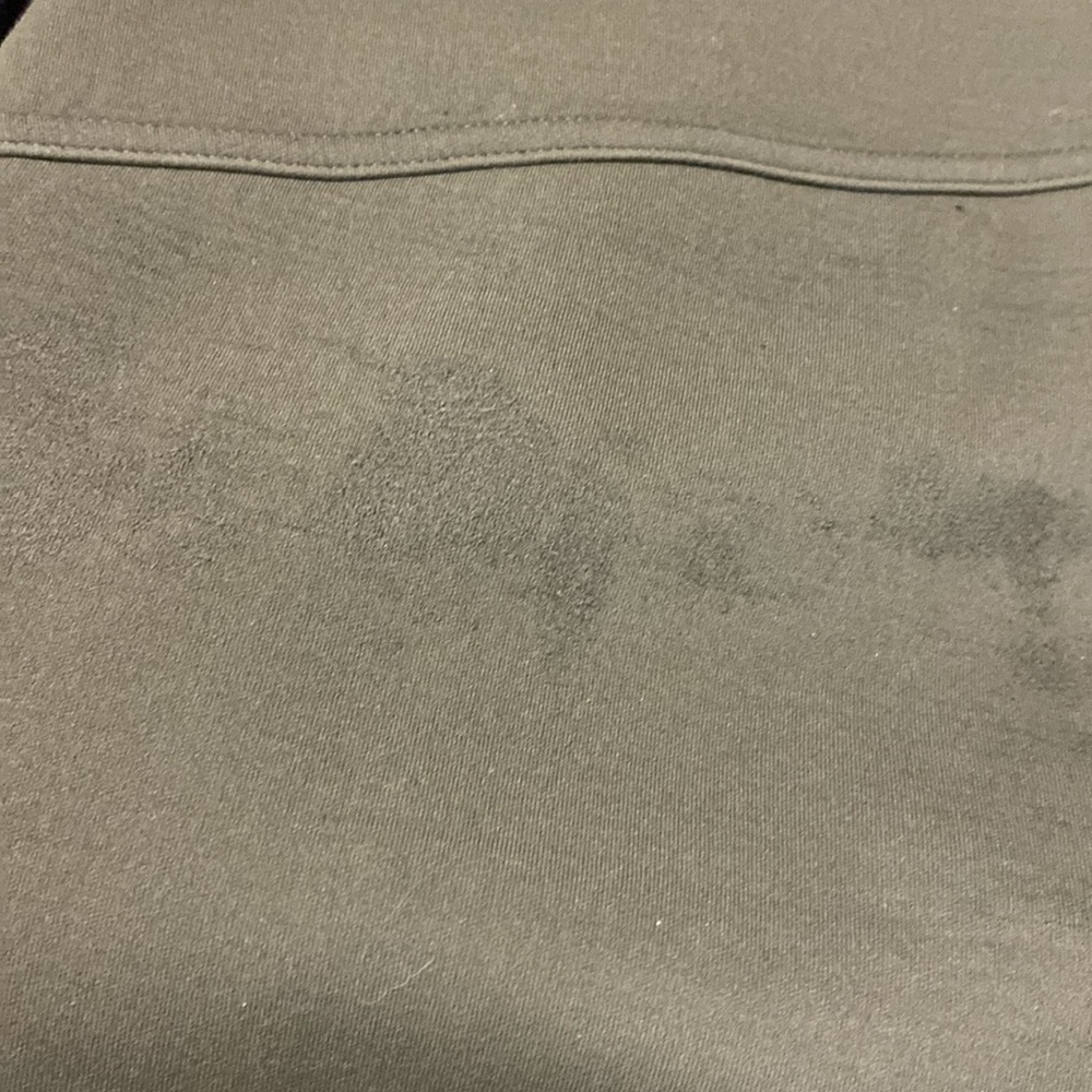 8023 -Flaw Lululemon In-Form Short- Dark Olive- size 4 -3.5” inseam - Picture 8 of 8